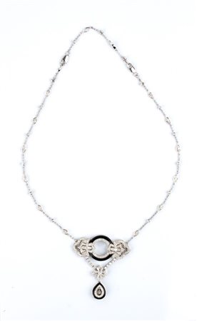  
Collier in oro con diamanti e onice 
 