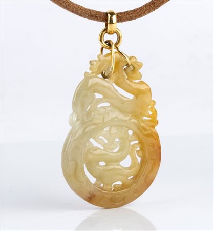  
Pendente in giada con cordino 
 