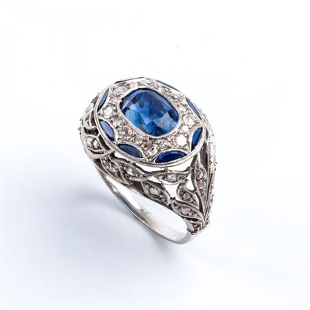  
Anello in platino con zaffiro e diamanti Anni '20
 