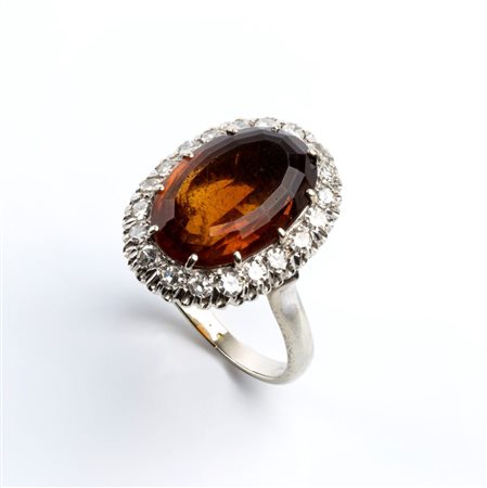  
Anello in oro, diamanti e quarzo 
 