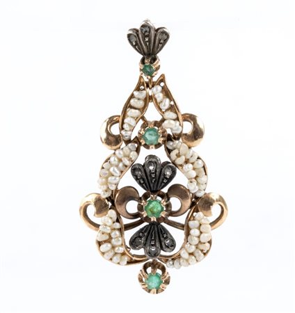  
Ciondolo in oro e argento con perline e smeraldi 
 