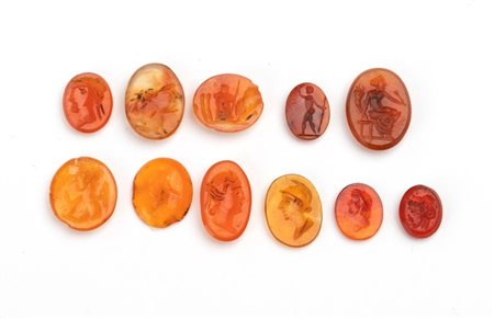  
Lotto di 11 intagli in agata corniola XIX secolo
 