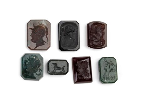  
Lotto di 7 intagli in diaspro sanguigno e corniola 
 