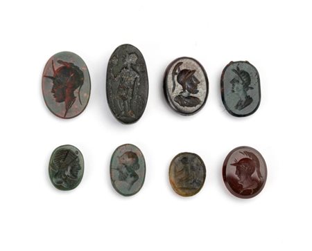  
Lotto di 8 intagli in glittica XVIII-XIX secolo
 