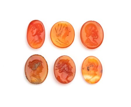 
Lotto di 6 intagli in agata cornalina XIX secolo
 