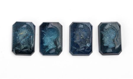  
Lotto di 4 intagli in lapislazuli 
 