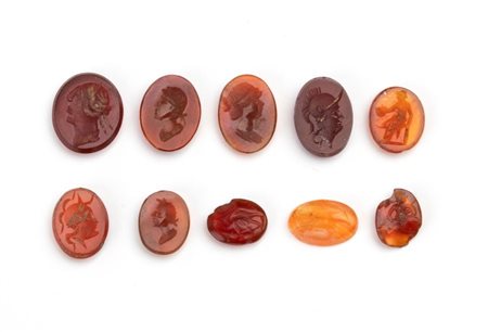  
Lotto di 10 intagli in agata corniola XIX secolo
 