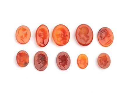  
Lotto di 10 intagli in corniola XIX secolo
 