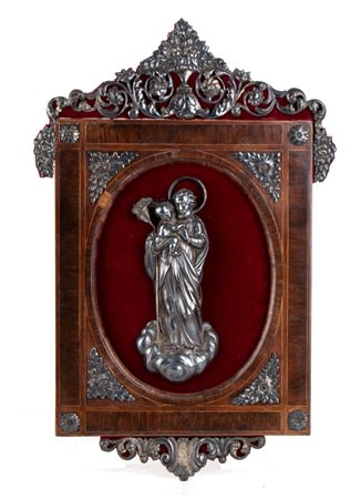  
San Antonio da Padova con Bambino in argento XIX secolo
 Altezza x larghezza: 47 x 25 cm. Peso lordo complessivo: 1280 gr.