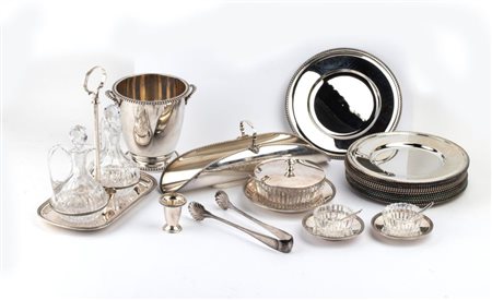 Ricci & C. S.p.A.  
Lotto multiplo in argento Alessandria, XX secolo 
 Peso complessivo: 5750 gr. Peso complessivo argento: 3645 gr.