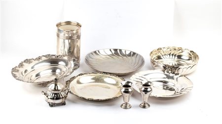  
Lotto multiplo in argento Italia, XX secolo 
 Peso complessivo: 2425 gr.