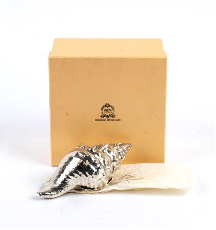 FEDERICO BUCCELLATI  
Conchiglia in argento 
 Altezza x larghezza x profondità: 7 x 17 x 8 cm. Peso conchiglia: 190 gr.