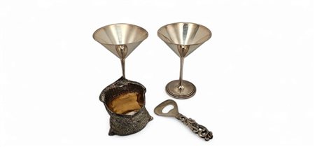  
Lotto di 4 oggetti italiani in argento XX secolo
 Peso complessivo: 440 gr.