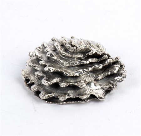 FEDERICO BUCCELLATI  
Conchiglia in argento 
 Larghezza x profondità: 8 x 7 cm. Peso complessivo lordo: 70 gr.