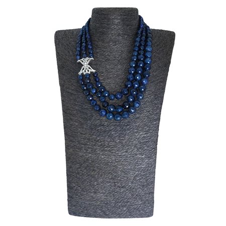 Collana a tre fili in zaffiro con elementi sferici sfaccettati