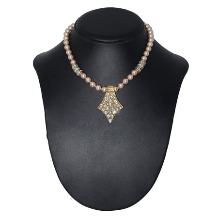Collana con perle bianche ciondolo e finiture con strass, 70s