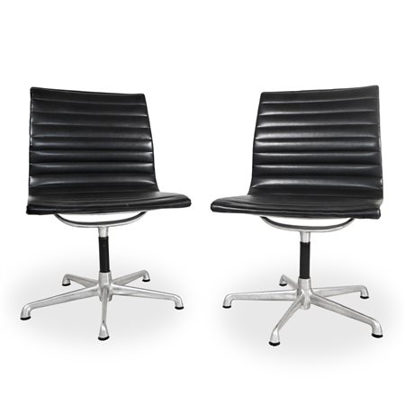 ICF  Charles & Ray Eames - Coppia di poltrone da ufficio modello EA117  in pelle nera con struttura in metallo cromato