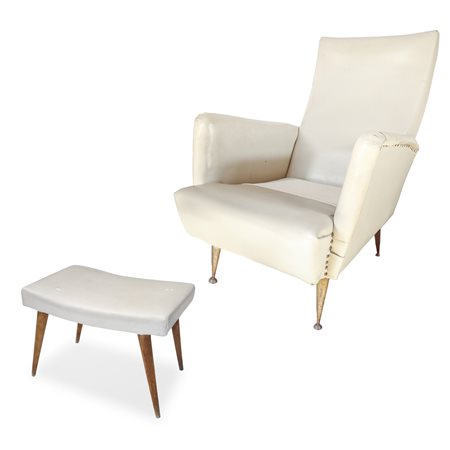 Poltrona in similpelle bianca con poggiapiedi, 1960s