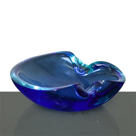 Ciotola decorativa in vetro di Murano sommerso di colore blu