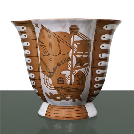 Giovanni Gariboldi (1908 - Milano 1971)  - Vaso in ceramica smaltata con raffigurazione di veliero e pesce