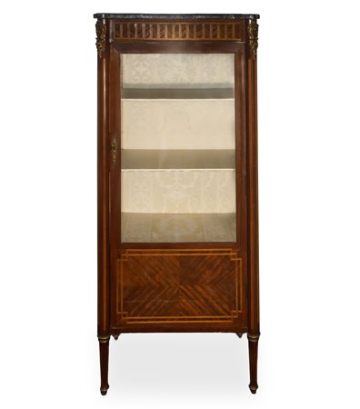 Vetrina con marmo nero sulla parte sommitale e bronzi dorati applicati ai lati, late 19°  secolo