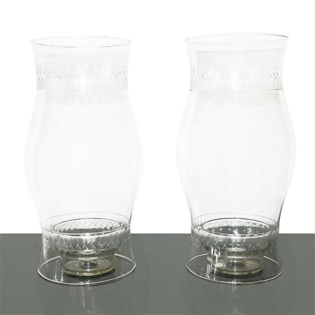 Coppia di lumi in vetro intagliati e bulinati, 19°  secolo