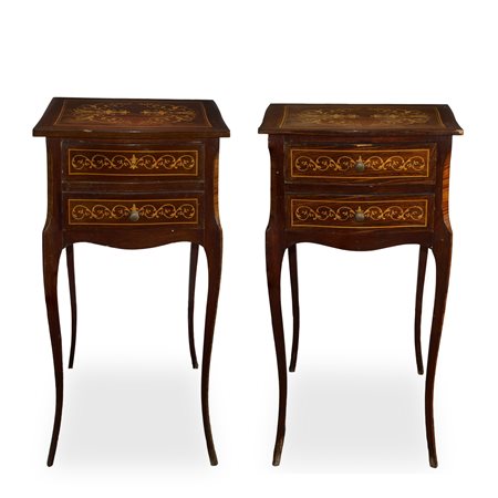 Coppia di comodini in palissandro e bosso intarsiati con due cassetti, 20°  secolo