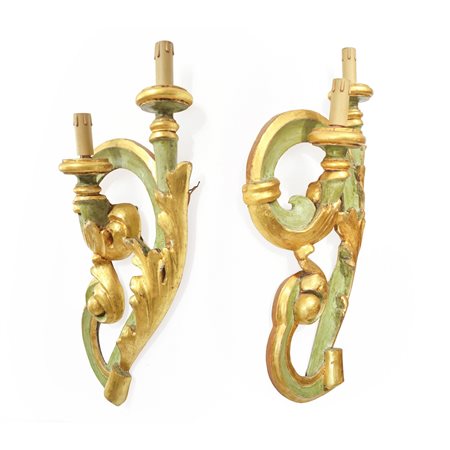 Coppia di applique da muro in legno dorato e verde, due luci