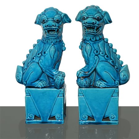 Coppia di fermalibri cani di Fo in maiolica colorata azzurra