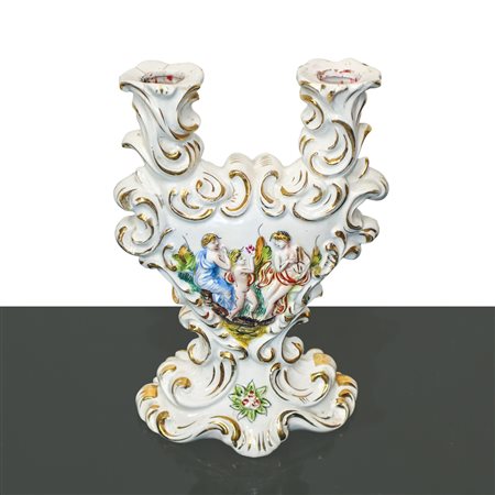 Capodimonte - Candelabro in maiolica di Capodimonte, policroma e dorata. 