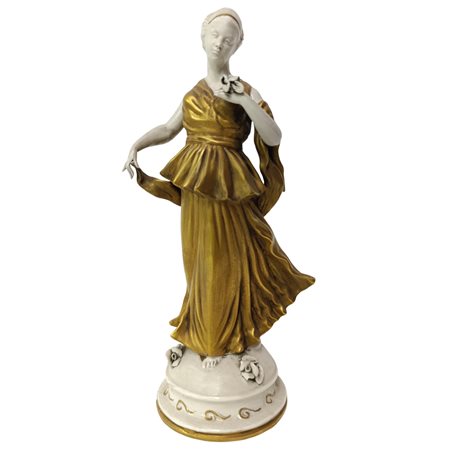 Capodimonte - Piccola statua di donna con fiore e abito con oro zecchino