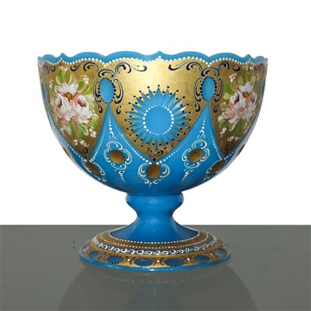 Fratelli Ferro  Murano - Centrotavola a coppa in vetro di Murano dipinto e dorato su base azzurra, 70s