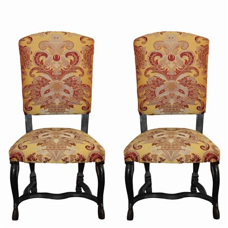 Coppia di sedie Luigi XIV, barocche, tapezzate in damasco nei toni del bordeaux e giallo., early 18°  secolo