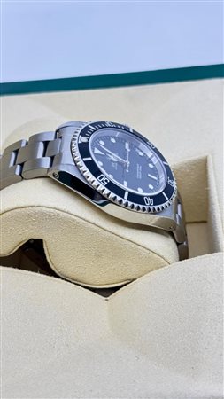 Rolex Submariner (No Date) 14060m