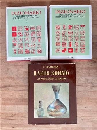 ILLUSTRATORI E ARTE DEL VETRO - Lotto unico di un cofanetto e un catalogo