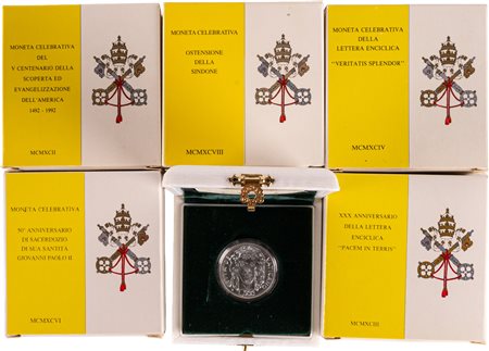 GIOVANNI PAOLO II, Karol Wojtyla (1978-2005) - Lotto di 5 emissioni celebrative da 500 lire, in astucci originali.