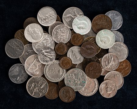 VITTORIO EMANUELE III (1900-1943) - Lotto di 52 monete.