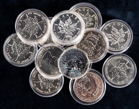 CANADA - ELISABETTA II (1952-2022) - Lotto di dodici esemplari da 5 dollari e un esemplare da 8 dollari.