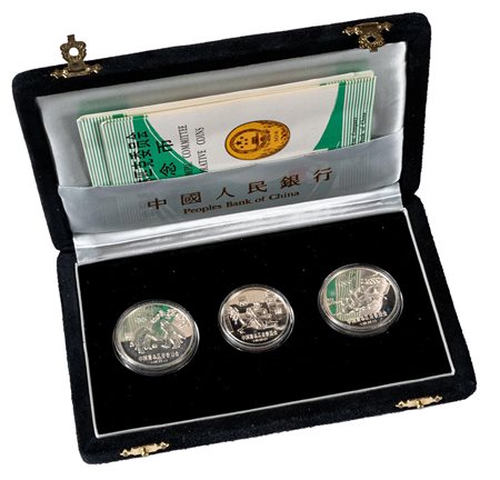 CINA - Set di 3 monete dedicate alle Olimpiadi di Mosca, 1980.