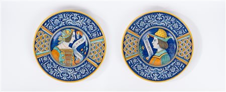Due piatti in maiolica di Deruta