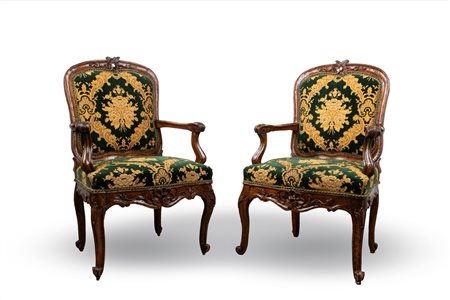 Due poltrone in legno intagliato, Luigi XV, secolo XVIII