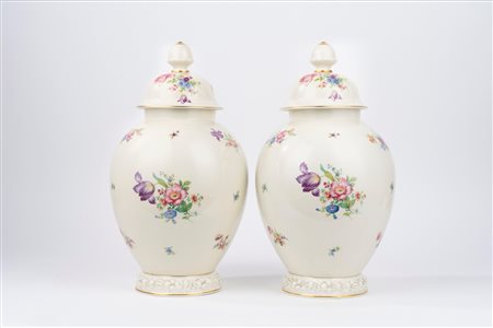 Coppia di potiches in porcellana policroma, manifattura Rosenthal prima metà del secolo XX