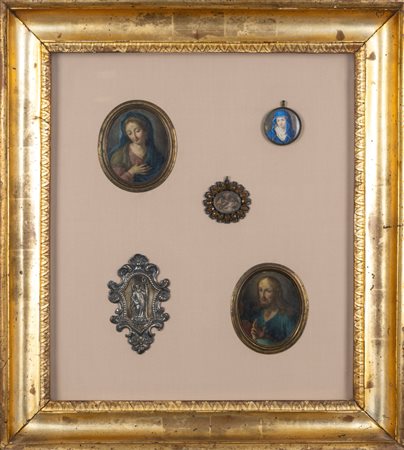 Cornice in legno intagliato e dorato contenente quattro miniature e una placchetta in argento, Italia meridionale secoli XVIII - XIX