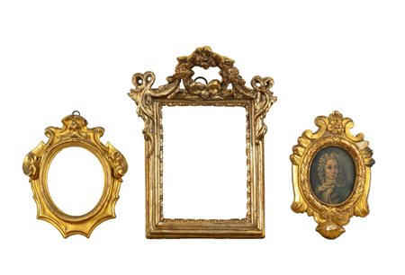 Lotto composto da tre piccole cornici, secolo XIX