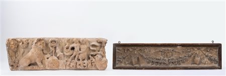 Bassorilievo raffigurante fregio architettonico con testa di Medusa e festone di frutta, montato su telaio ligneo, e fregio architettonico con leoni e tritoni