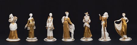 Lotto composto da sette sculture in porcellana di Capodimonte bianca e oro, raffiguranti damine