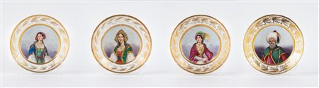 Quattro piatti in porcellana policroma con personaggi in abiti orientali, secolo XIX