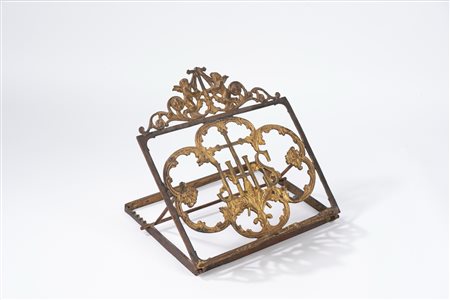 Antico leggio in ferro e bronzo con monogramma della Compagnia di Gesù