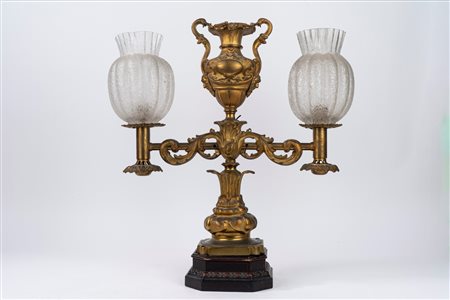 Lampada in bronzo a due lumi, inizi secolo XX