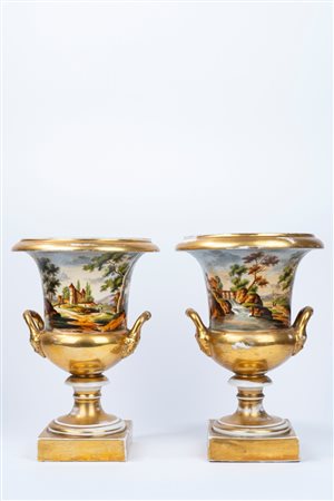 Coppia di vasi in porcellana policroma e oro, Francia secolo XIX